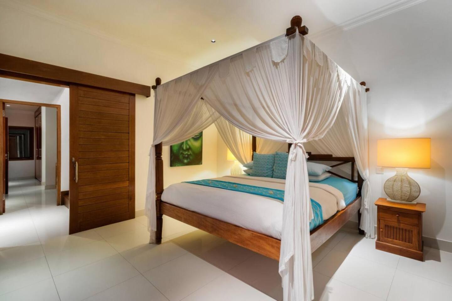 Super Value 3 Bed, Central Seminyak, Walk To Beach المظهر الخارجي الصورة