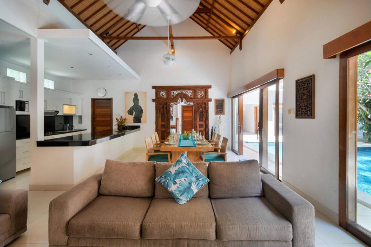 Super Value 3 Bed, Central Seminyak, Walk To Beach المظهر الخارجي الصورة